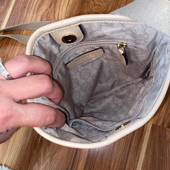 MK purse - Picture 3 of 4